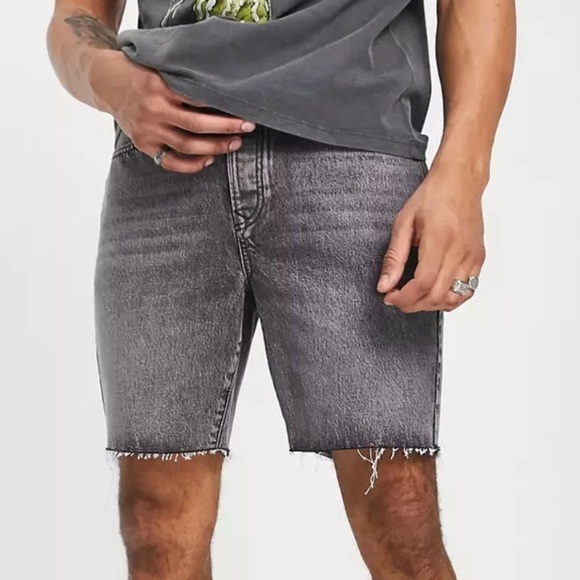 TOPMAN SLIM DENIM BUTTON FLY SHORT IN GREY RAW HEM 28 - Picture 3 of 7